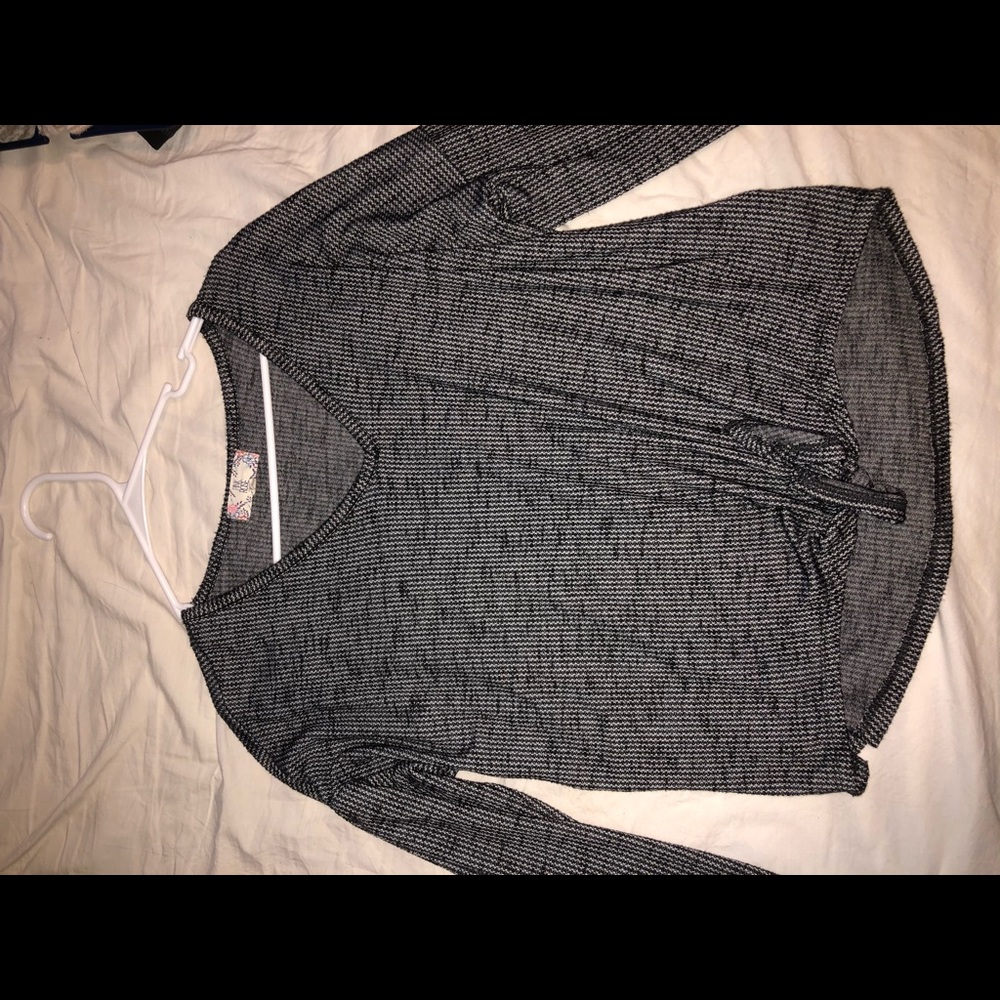 Long sleeve black t